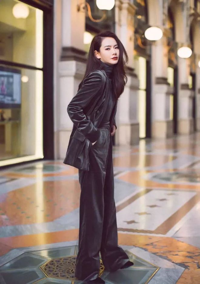 你的阔腿裤怎么搭都不好看?因为鞋子没选对