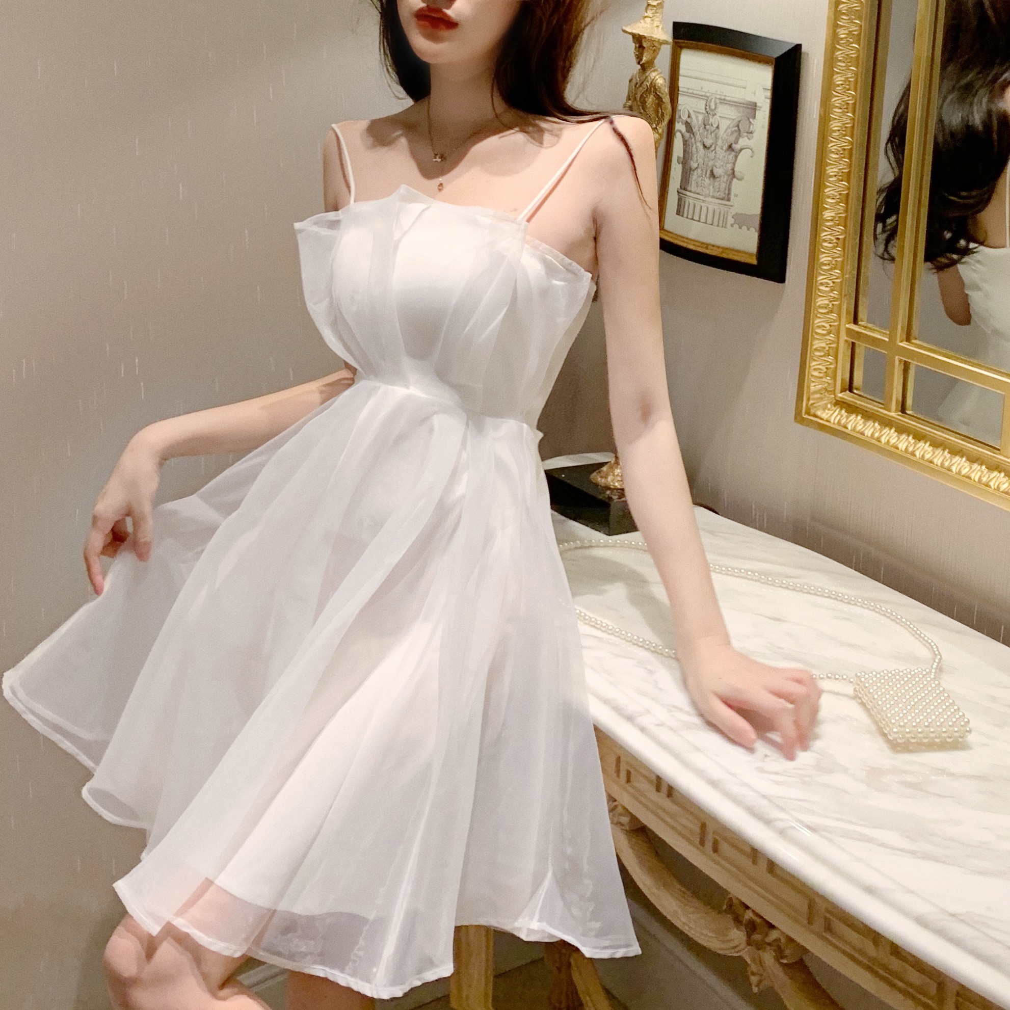 韩雪穿礼服太美了，小黑裙配大波浪明艳动人，戴祖母绿珠宝好贵气