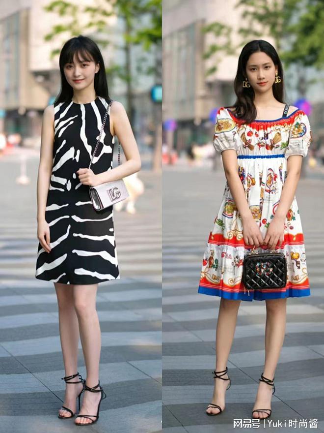 从美女街拍中可以看到，夏天还是膝下裙与凉鞋的搭配，更时髦气质