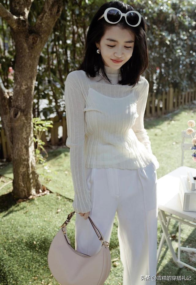 女人穿“杏色”才是真优雅，瞧瞧三木博主这样穿，美得优雅又迷人