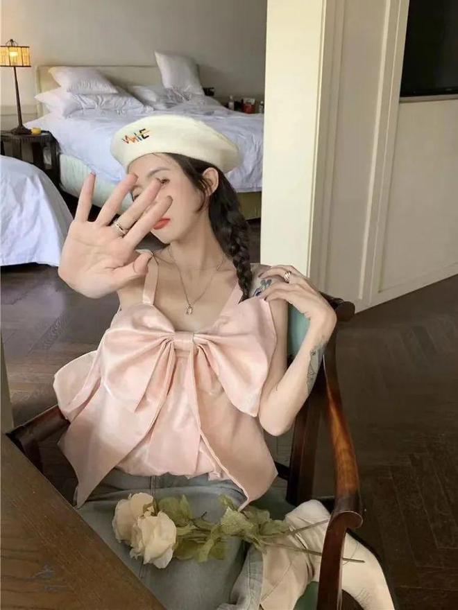 赶紧把挤奶衫脱了！今夏换上这件“短上衣”，显瘦又有高级感！