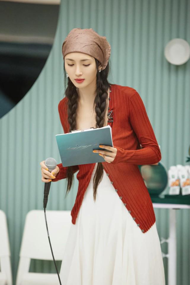 《乘风破浪》舞台服那么丑，却没想到，姐姐们私服这么精彩