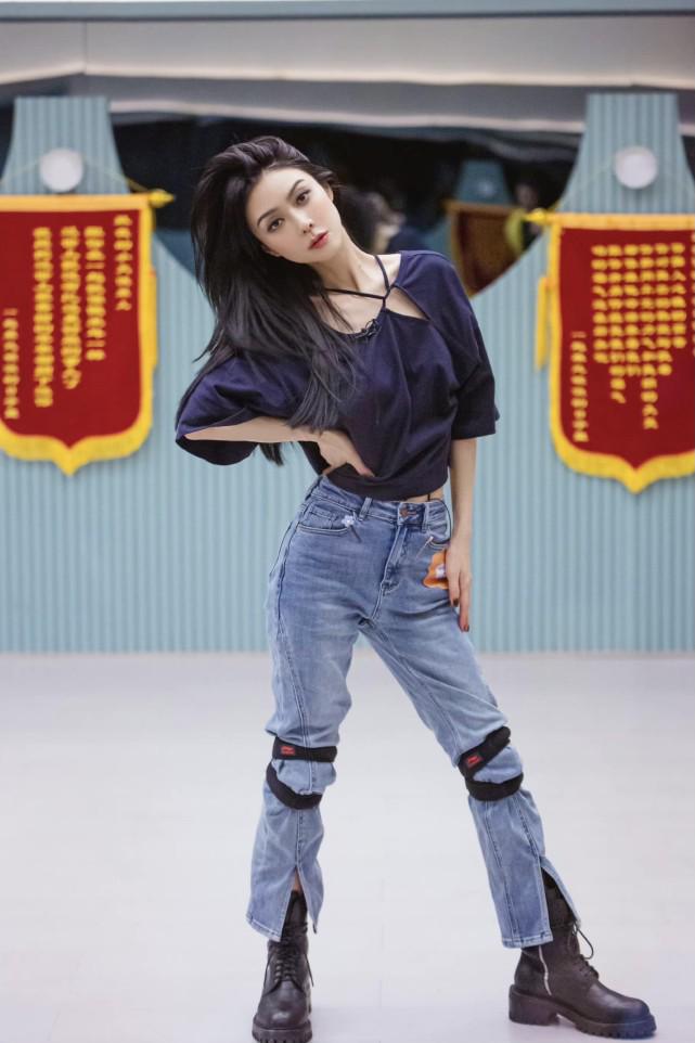《乘风破浪》舞台服那么丑，却没想到，姐姐们私服这么精彩