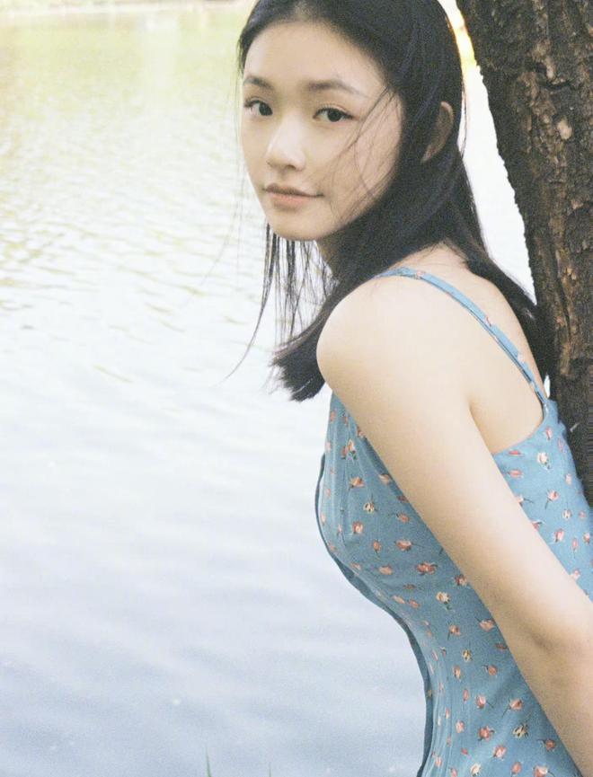《梦华录》林允二度被渣男骗，生活中却是人精，私服穿搭有一套