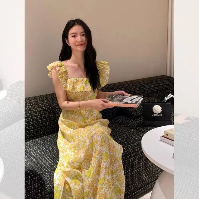 海瑟薇和Lisa罕见同框，服装配色相同，却美得各有千秋