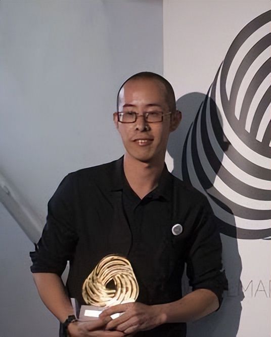 中国时装界“好男孩”竟然和OVV联名了，邱昊你还有多少惊喜