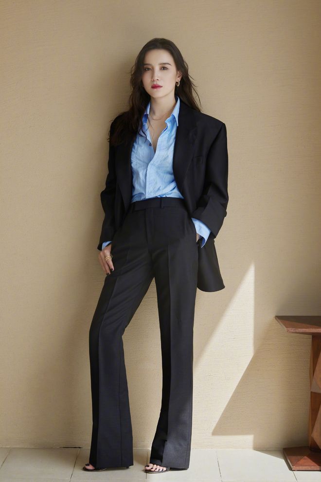 《盛装》宋佳职业女主编竟这么穿？有点像是中国版穿普拉达的女王