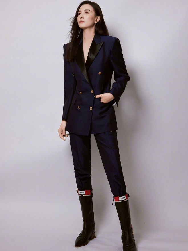 《盛装》宋佳职业女主编竟这么穿？有点像是中国版穿普拉达的女王