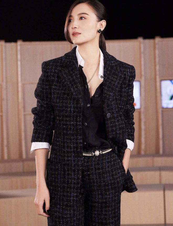 《盛装》宋佳职业女主编竟这么穿？有点像是中国版穿普拉达的女王
