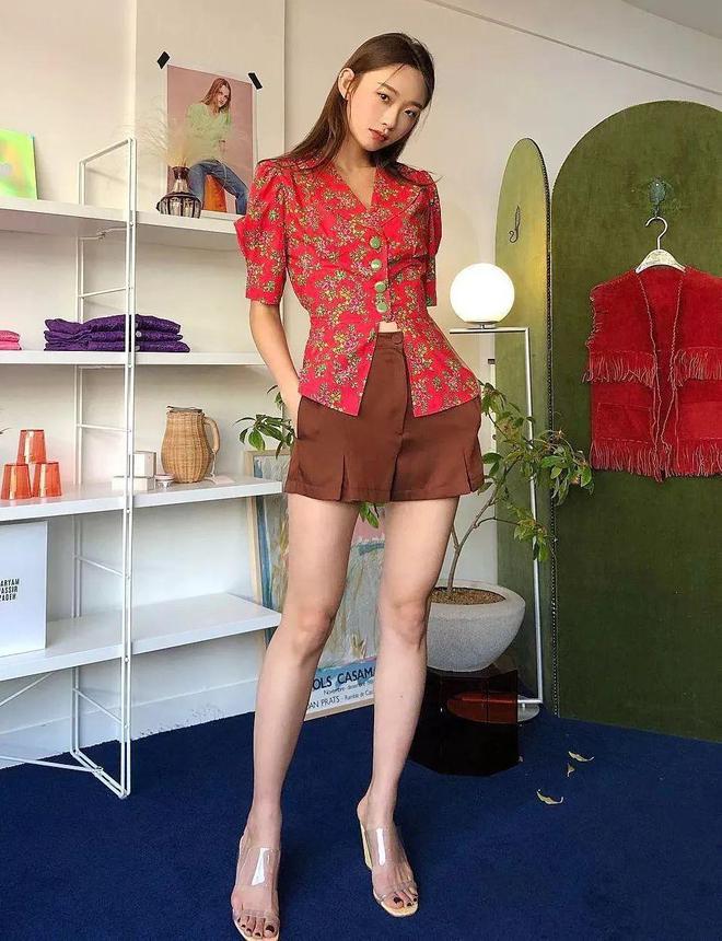 这个夏天小白鞋下线了，大火的是这双凉鞋，颜值价格均在线