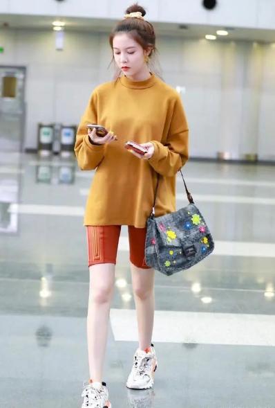 女人到了中年，切忌穿这2个颜色，多穿另外6个，更能显白减龄