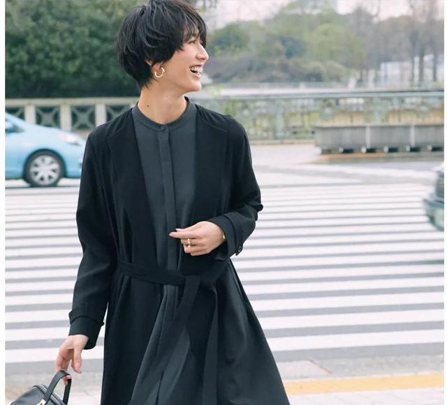 建议中年女性，尽量少穿打底裤！瞧日本主妇这样搭，时髦又女人味