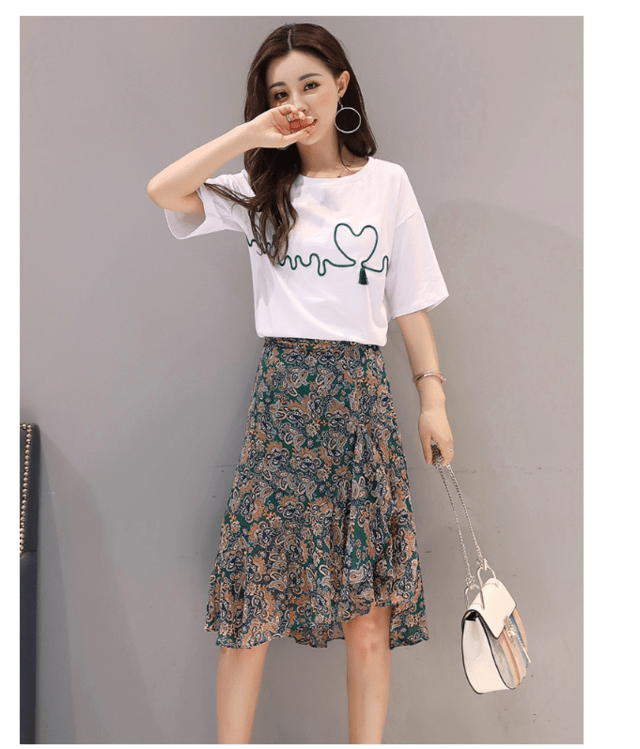 真正时髦的女人很少扮嫩！夏天用好这“2裙1裤”，舒适很简约