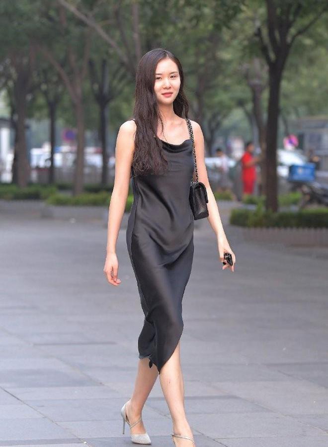 妹子你的渔丝袜真有个性，走在大街上应该是一道风景，哈哈诱惑人
