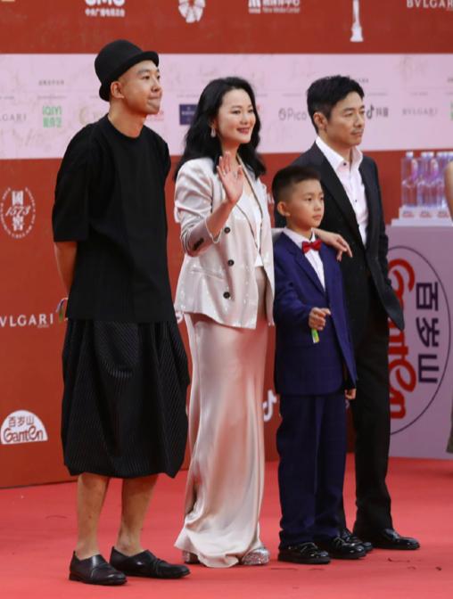 北影节红毯：张天爱“惹火”，惠英红气场全开，昔日女神模样大变
