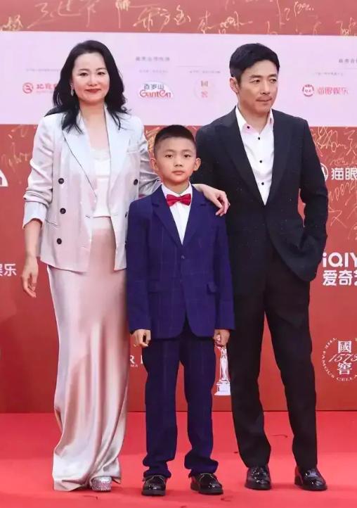 北影节红毯：张天爱“惹火”，惠英红气场全开，昔日女神模样大变
